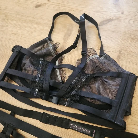 Victoria's Secret Black Strappy Bra And Garter Intimates XS - Picture 6 of 8